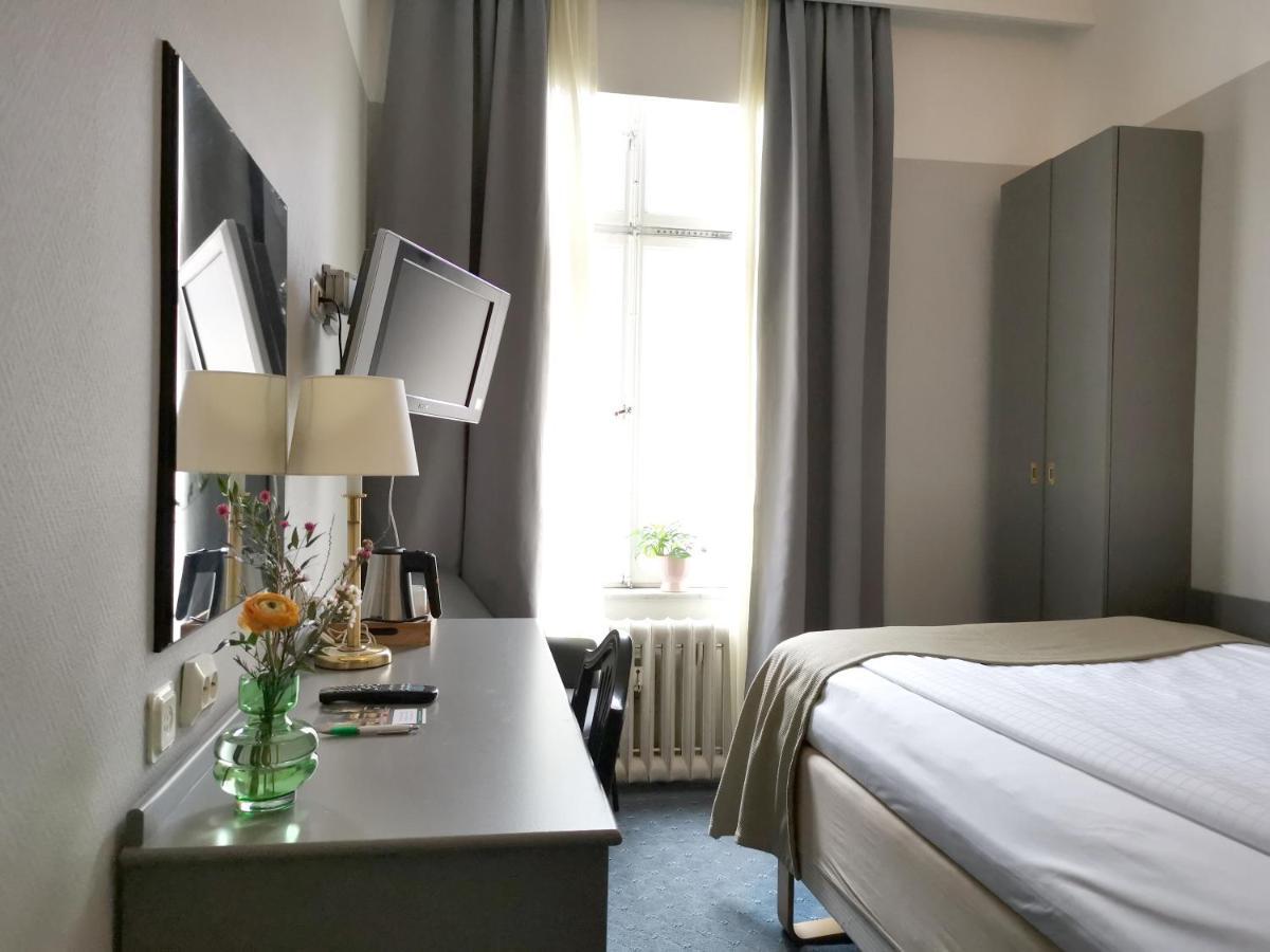Crystal Plaza 3*