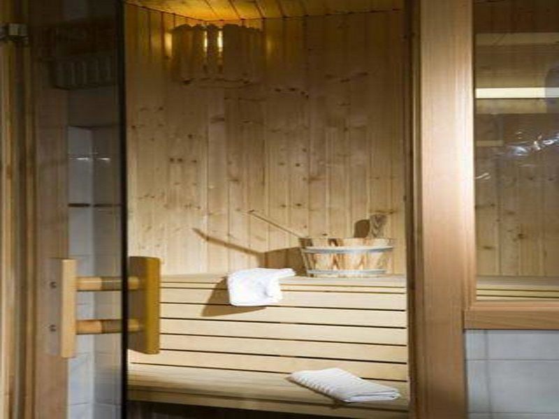 Crystal Plaza Hotel 3*