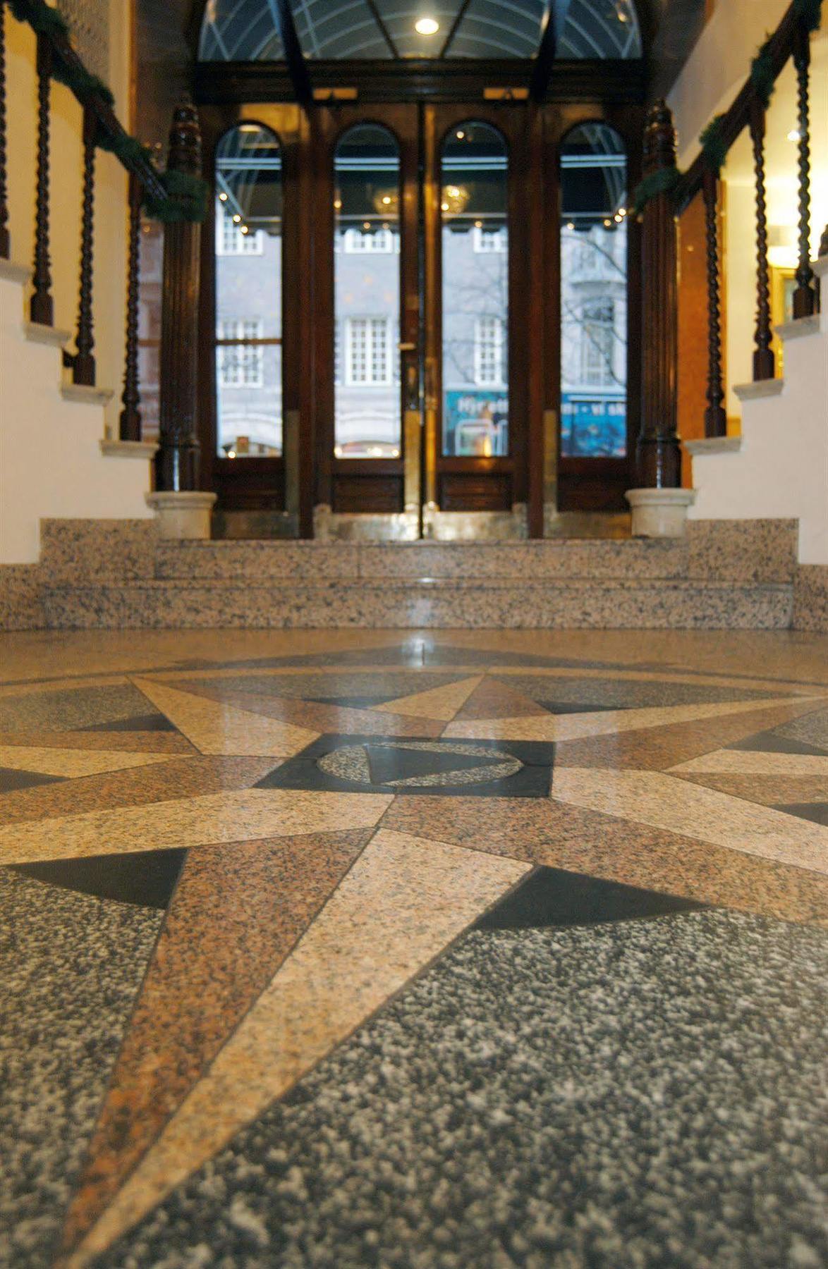 Crystal Plaza Hotel 3*