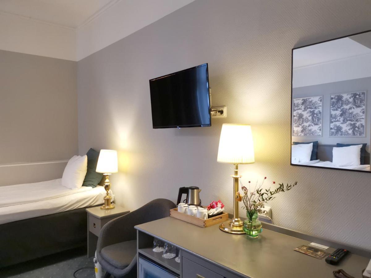 Crystal Plaza Hotel 3*