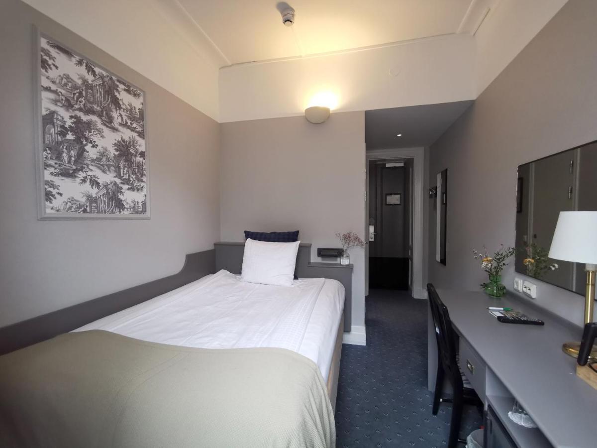 Crystal Plaza Hotel 3*