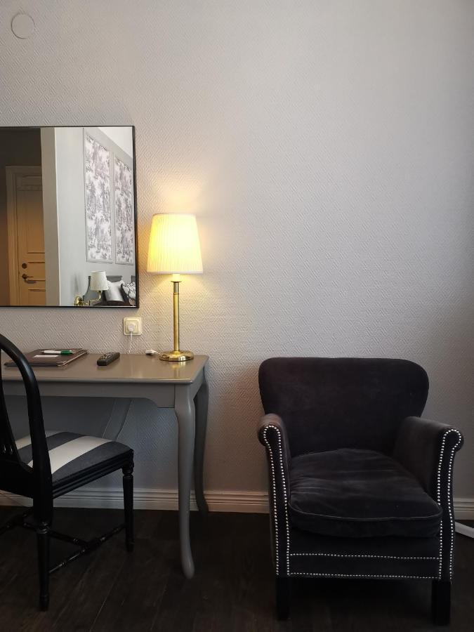 Crystal Plaza Hotel 3*