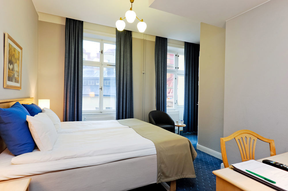 Crystal Plaza Hotel 3*
