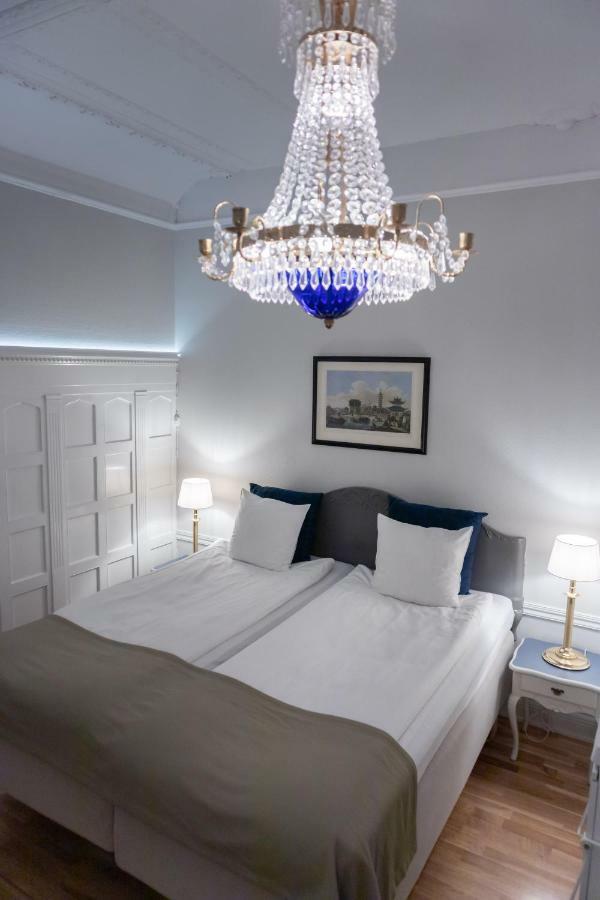 Hotel Crystal Plaza