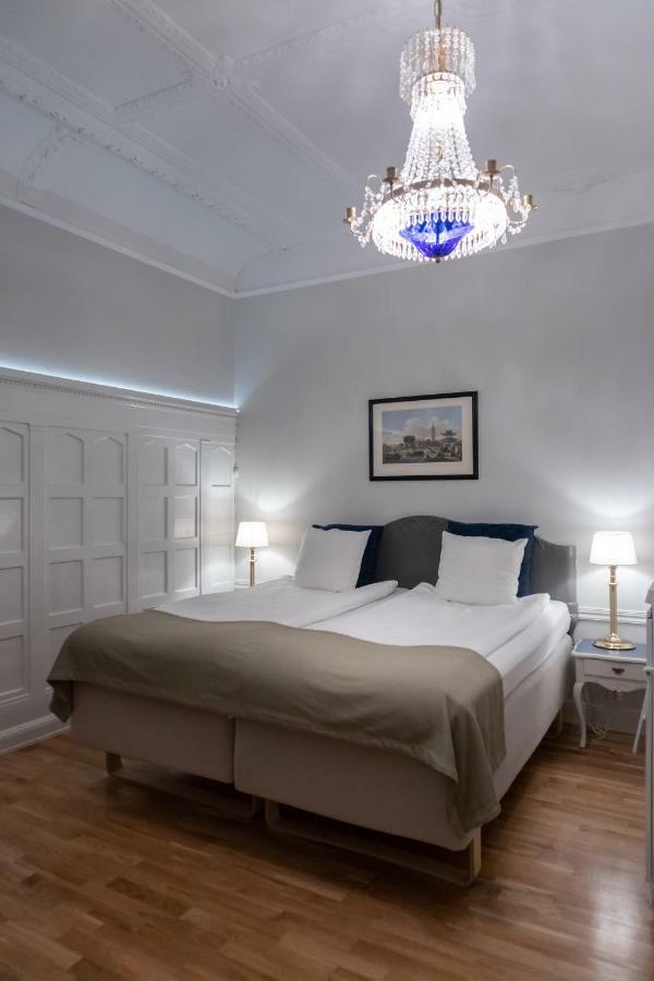 Crystal Plaza Hotel 3*