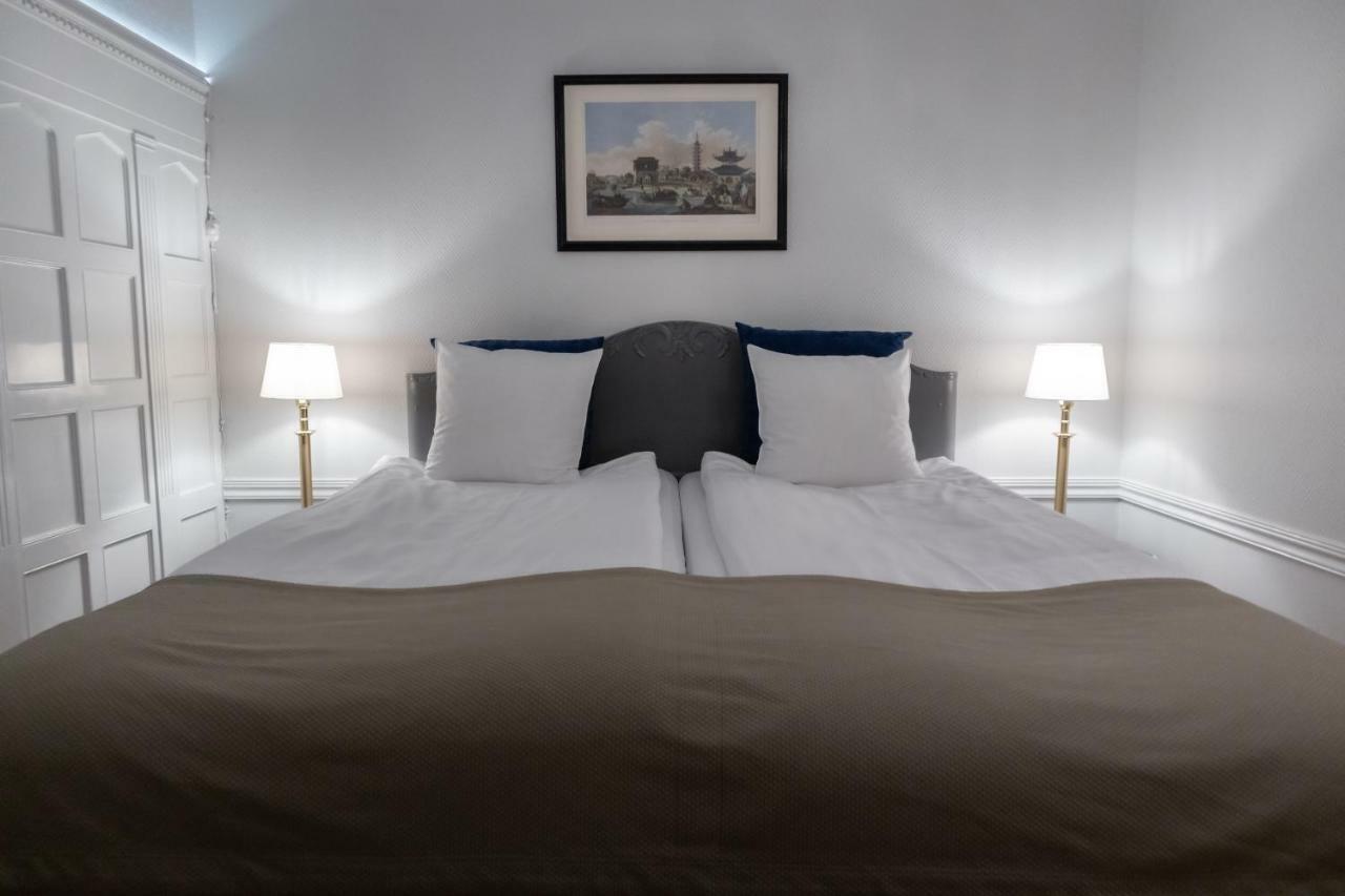 Crystal Plaza 3*