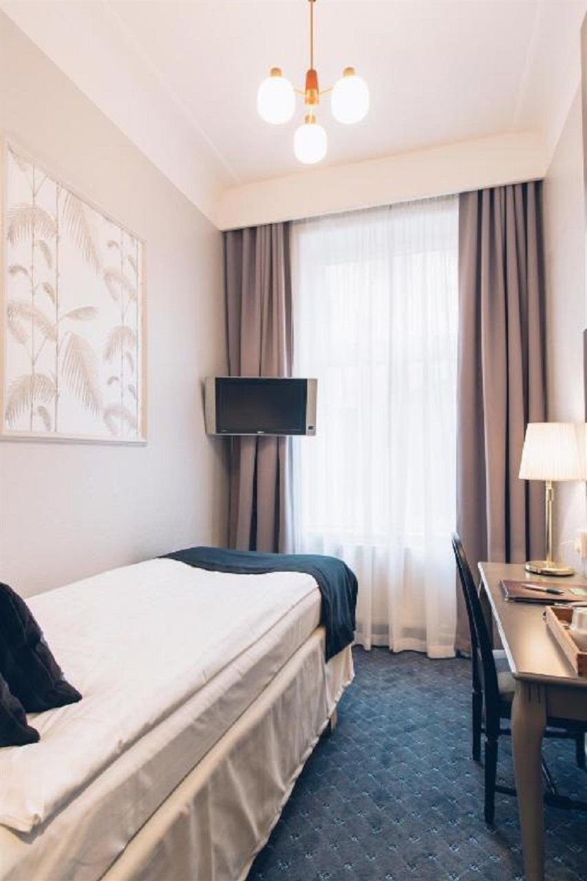 Crystal Plaza Hotel 3*