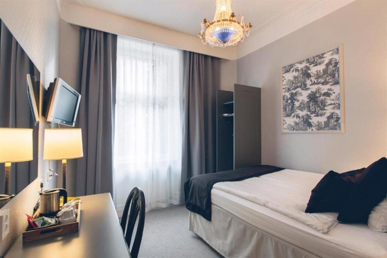 Crystal Plaza Hotel
