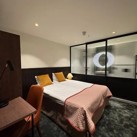 Crystal Plaza Hotel Stockholm Room photo