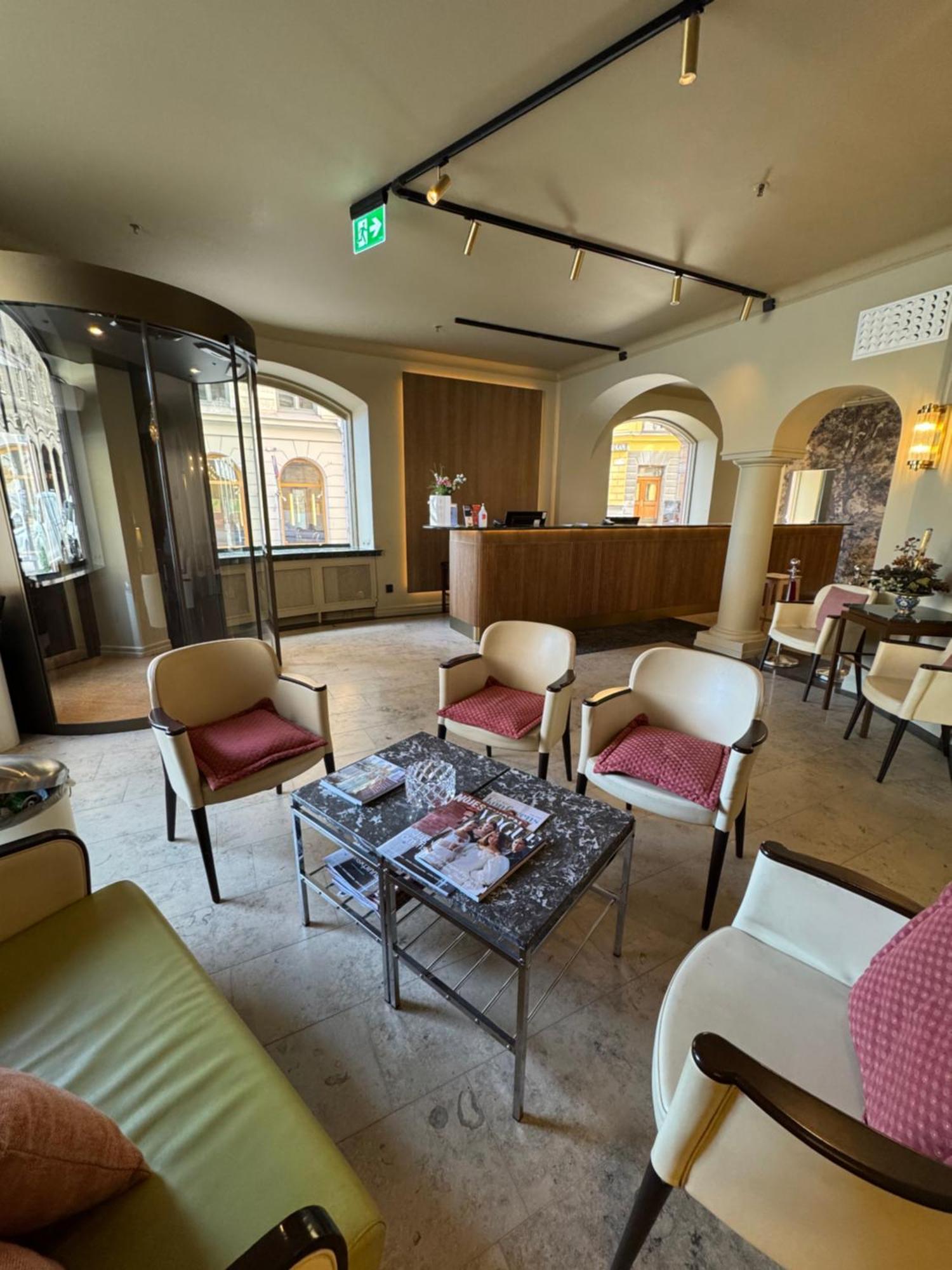 Crystal Plaza Hotel