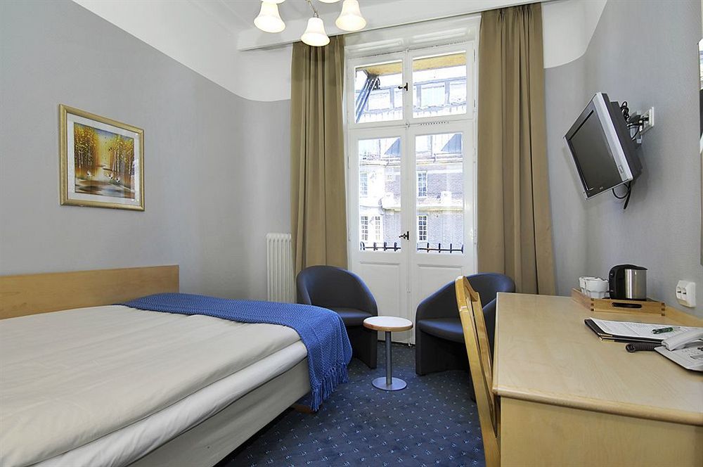 Crystal Plaza Hotel 3*