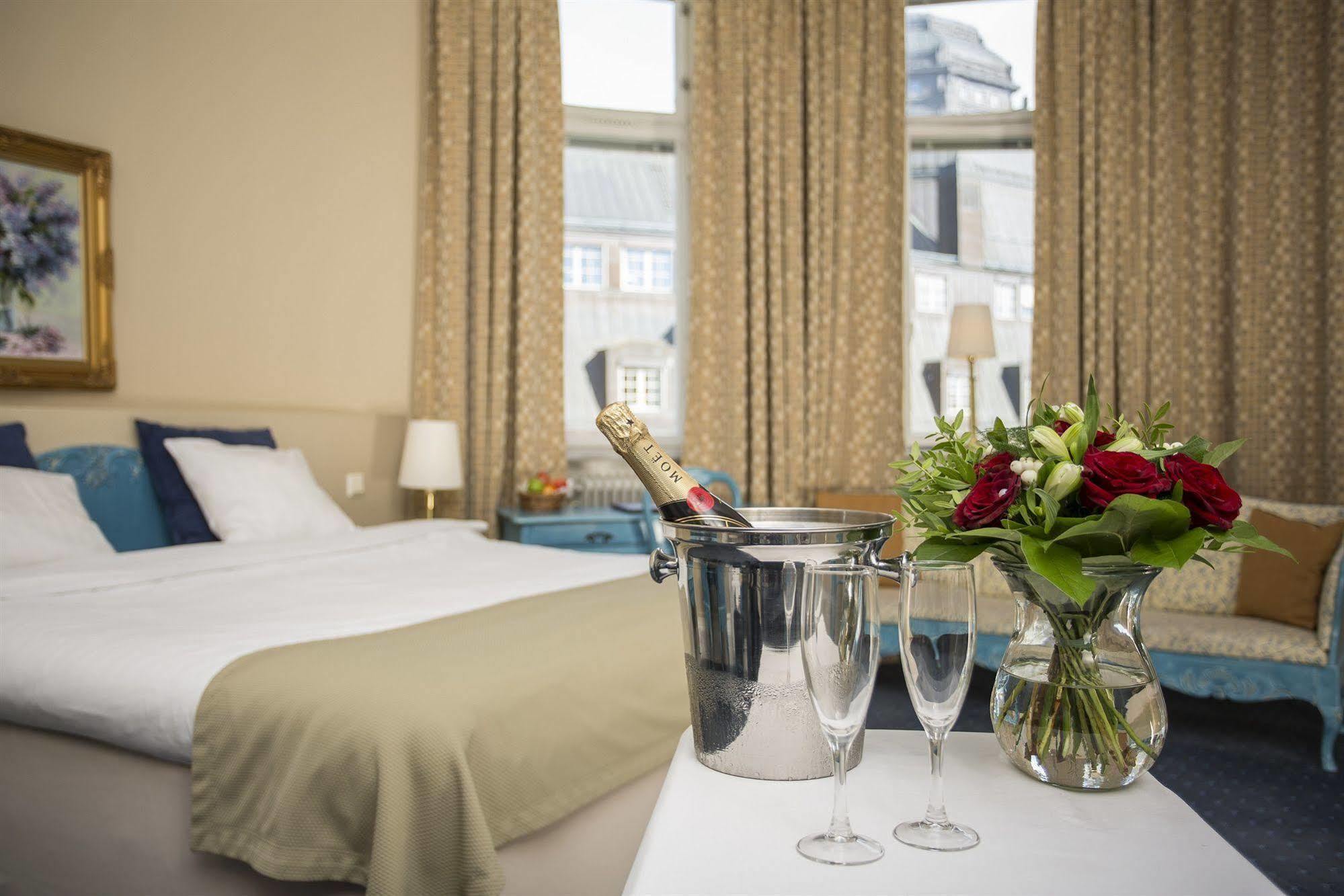 Crystal Plaza Hotel